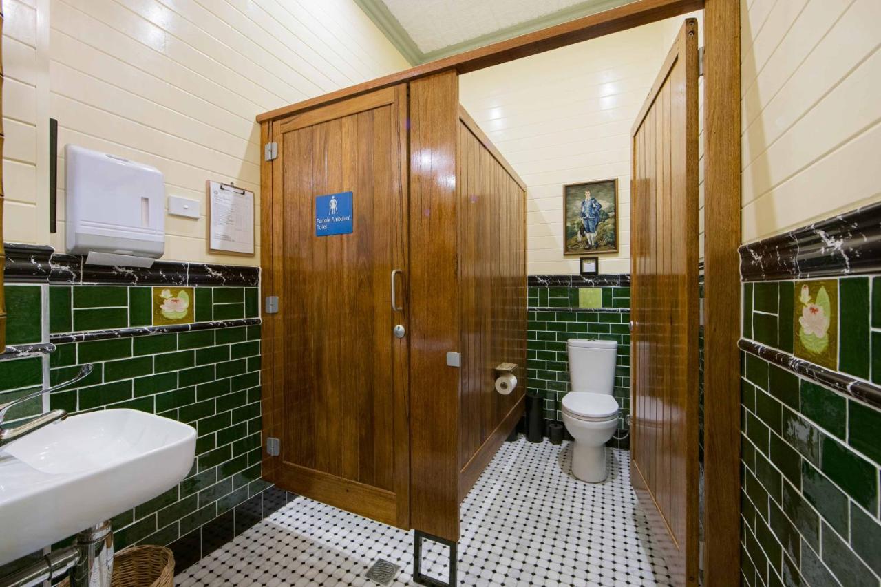 The Old Bank Gladstone Licensed Restaurant & Boutique Accommodation Hat Head Exteriör bild